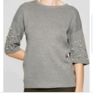 Gray short sleeve sweater with pearl detail